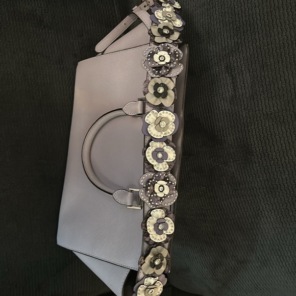 Michael Kors bag with 2 straps (1 flowered and 1 plain strap) & matching wallet - Picture 5 of 11